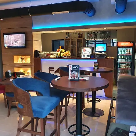 Family アパート *