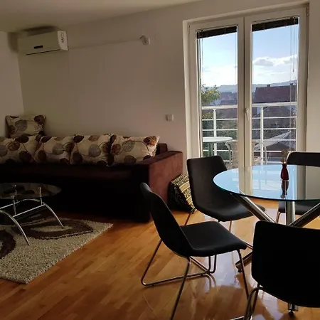 Family アパート ザイェチャル